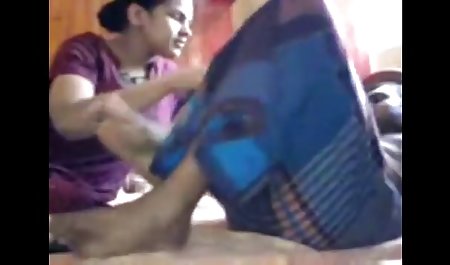 दो युवा लड़कियों के बाद में के शॉवर बीलू मूवी के बाद के पूल