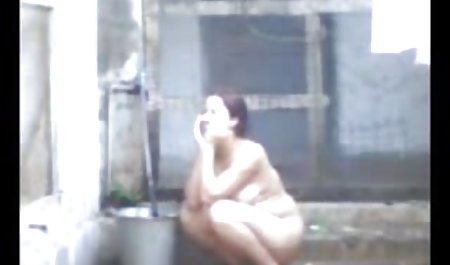 किसी न किसी सेक्स वुलु फिल्म में एक लॉकर कमरे के साथ एक सौंदर्य