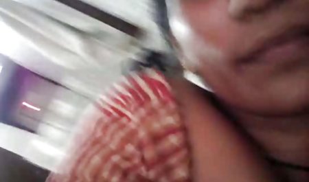 लड़की एक आदमी के साथ सेक्स के एक ब्लू फिल्म बारे में सहमत