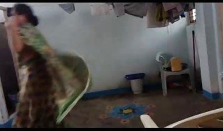 युवा सुंदर काले फिल्म हिंदी बाल वाली लाया खुद करने के लिए सुख पर घर पर के बिस्तर