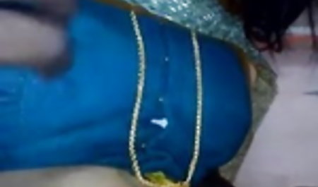 शिक्षक और उसके पालतू bllu filam जानवर