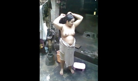 रिकॉर्ड के निजी बफ मूवी फिल्म के साथ एक युवा रूसी जोड़ा