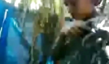 तीन जोड़ों झोपड़ी पर एक की ब्लू फिल्म की व्यवस्था
