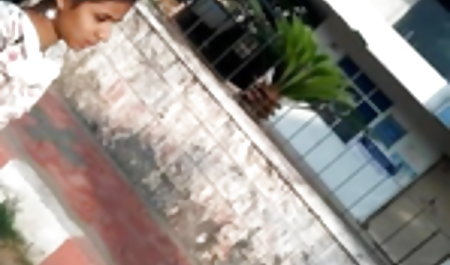 मेरे दोस्त की माँ के साथ घर का ब्लू पिक्चर वीडियो बना