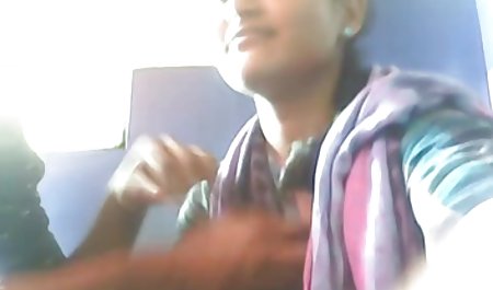 बेटे को फोन पर फिल्माया के रूप वीडियो में ब्लू पिक्चर में एक मां उसे हाथ से एक सदस्य छूत