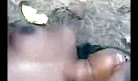 एक बफ मूवी बफ मूवी युवा लड़का अपने लेखन के साथ खेलता है